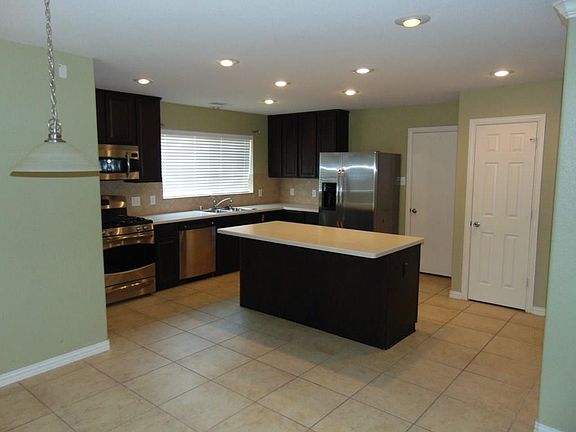 3rd image of 301 Bluefinch Dr