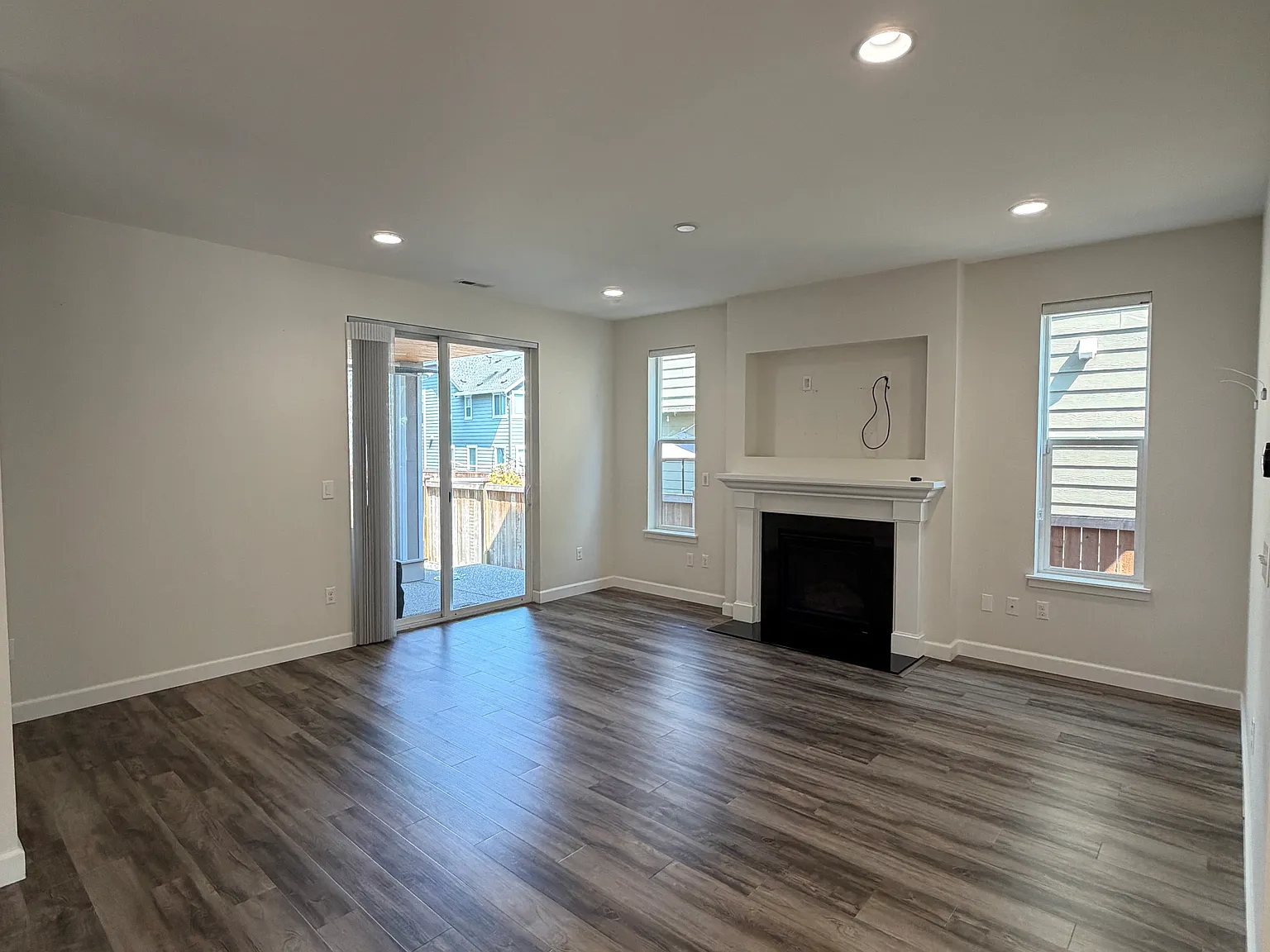 3 bed, 2.5 bath, 2064 sqft, $3,200 — Photo 4