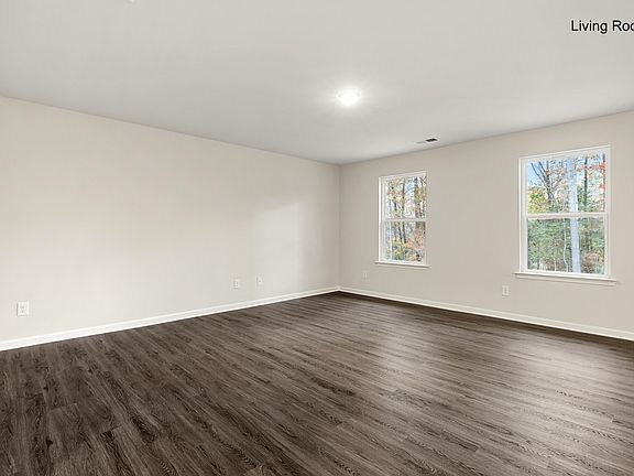 5th image of 302 Elm St