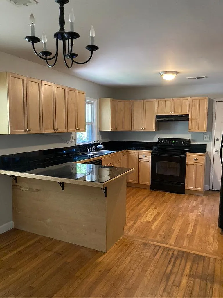 510 Daniel Ave — Photo 2