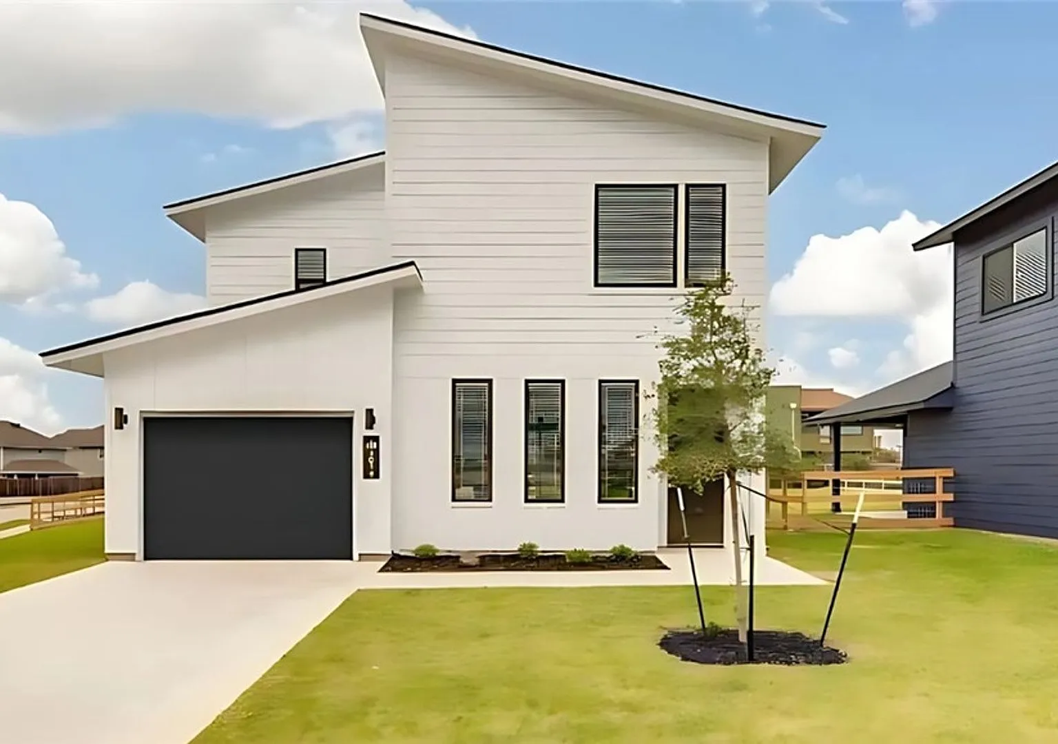 Pre-Lease Fall 2027 Luxury Home In South College Station — Photo 1