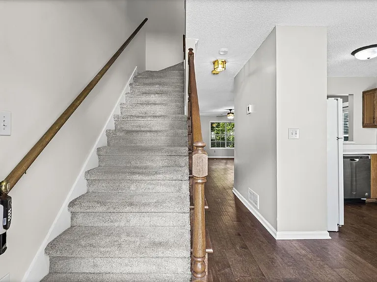 5180 Laurel Bridge Ct SE — Photo 4