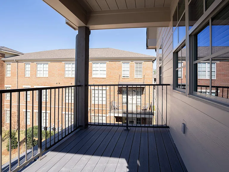 Midtown Row Apartments — Photo 23