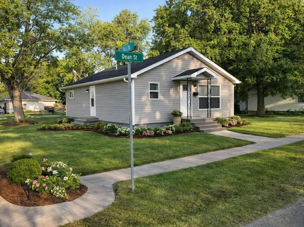 1328 Dean St, Centralia, IL 62801