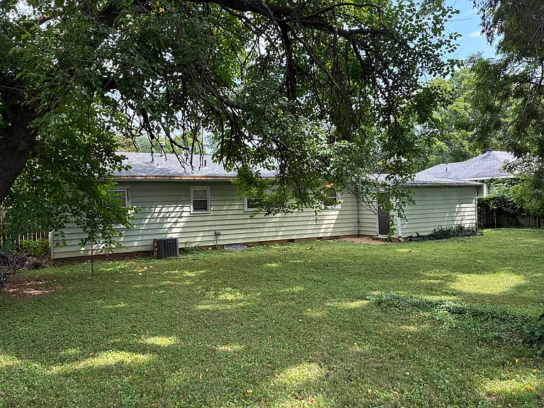 504 E Sunshine St — Photo 18