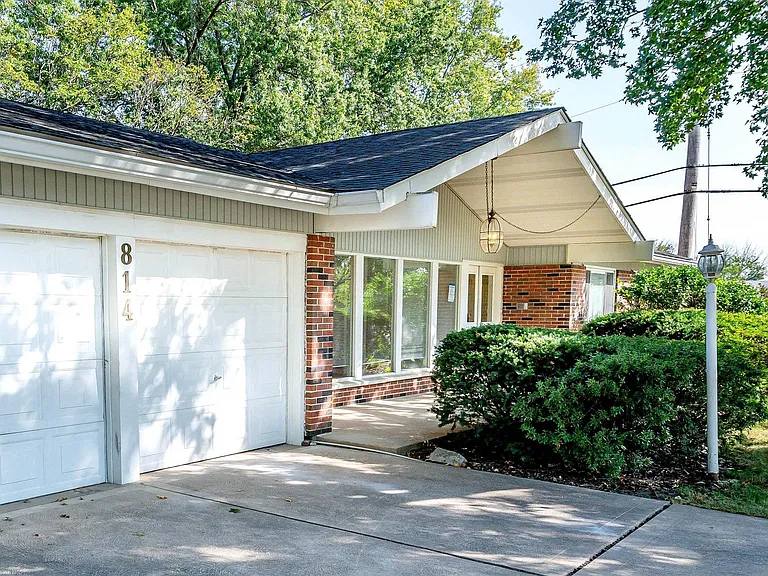 814 Fernview Dr — Photo 3