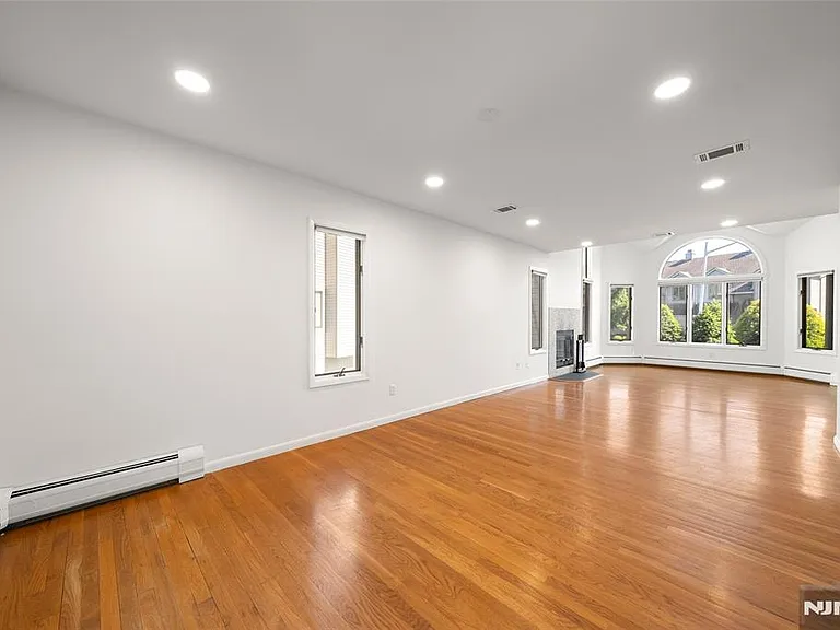 408 Dogwood Ct — Photo 8