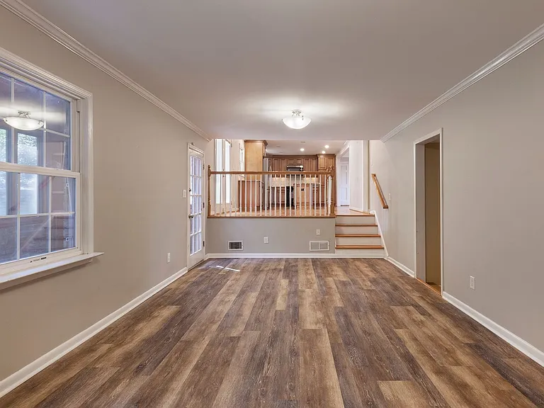 3741 Fox Glen Ct NE — Photo 5