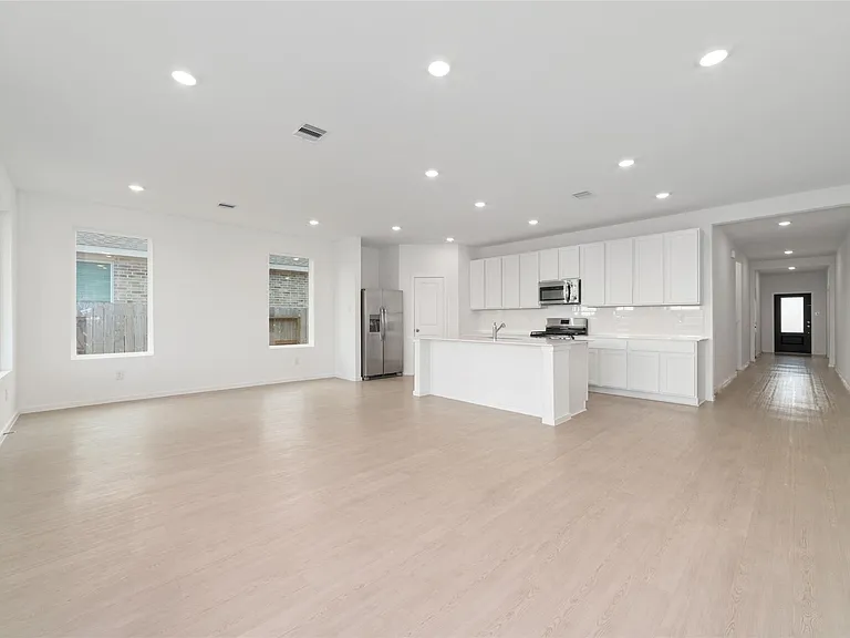 830 Heaven Dr — Photo 5