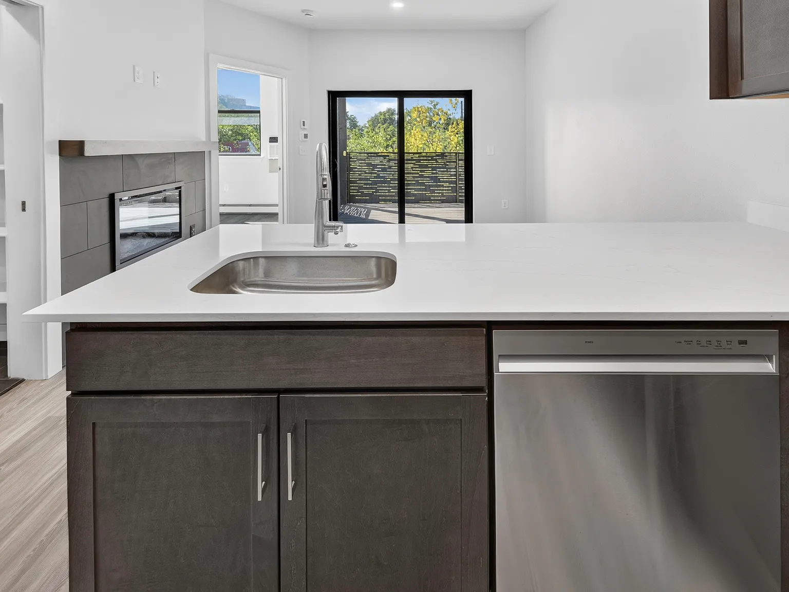 1 bed, 472 sqft, $2,400 — Photo 4