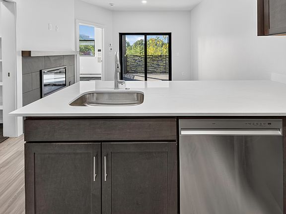 4th image of 2301 Pearl St APT 6