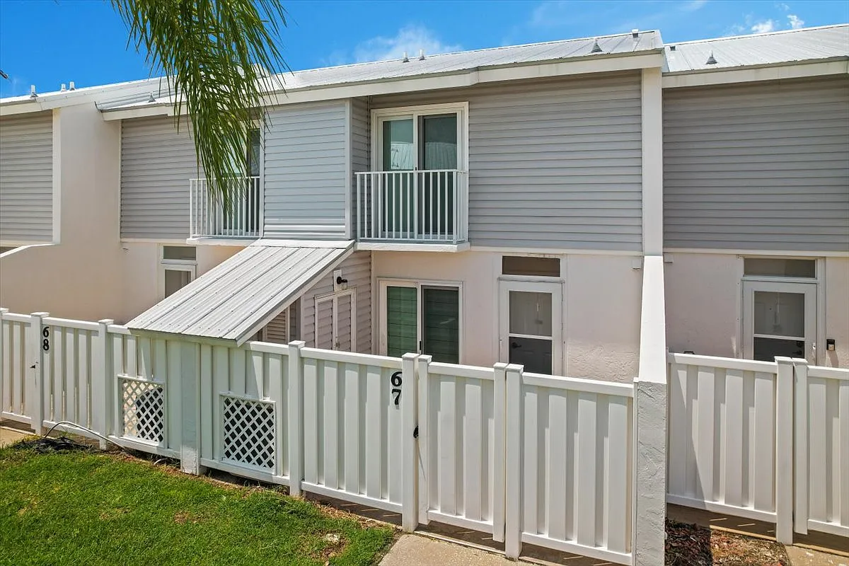 2 bed, 2.5 bath, 1101 sqft, $4,000 — Photo 1