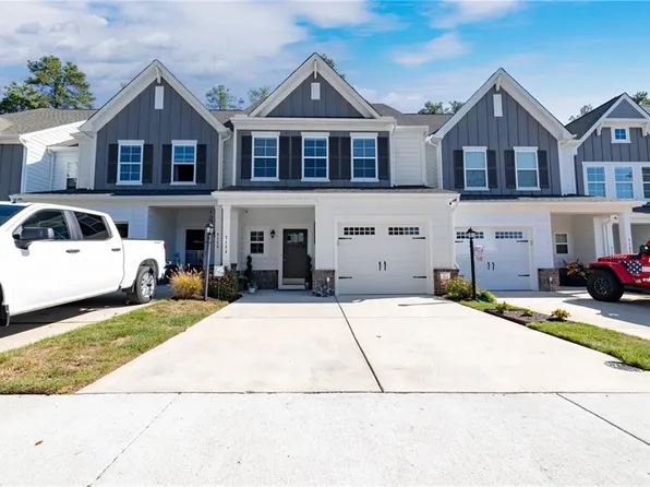 7133 Desert Candle Dr, Moseley, VA 23120