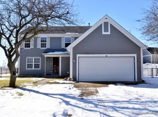 19 Lilac Ct, South Elgin, IL 60177