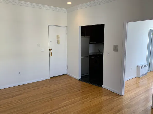 460 West 50th Street image 4 of 10