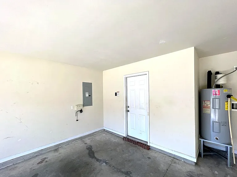 1003 Wt Whitehead Dr — Photo 24