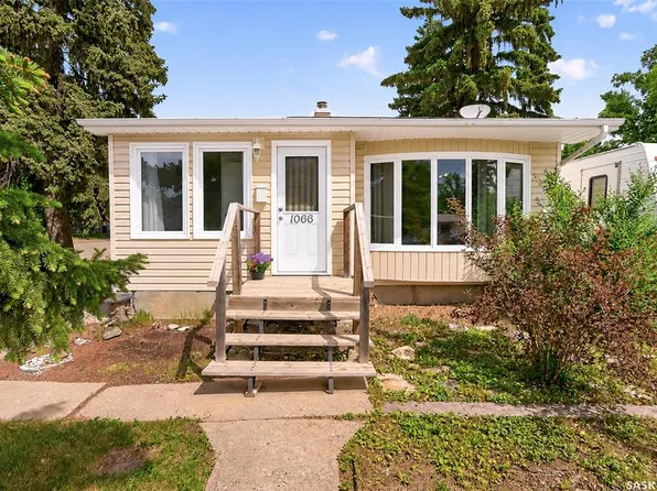 1066 Caribou STREET W, Moose Jaw, SK S6H 2L7