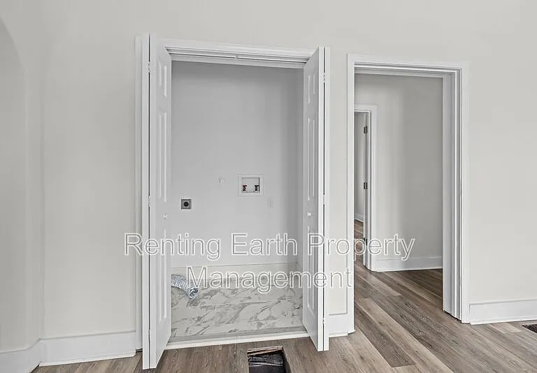 2426 Avenue U — Photo 12