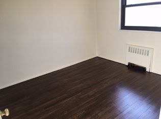 15-40 163rd St, Whitestone, NY 11357