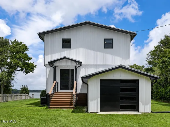 237 Riverside Drive, Sneads Ferry, NC 28460