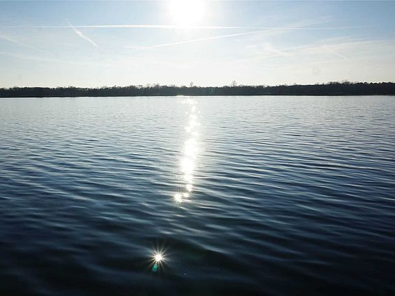 5th image of 8 Mallard Dr