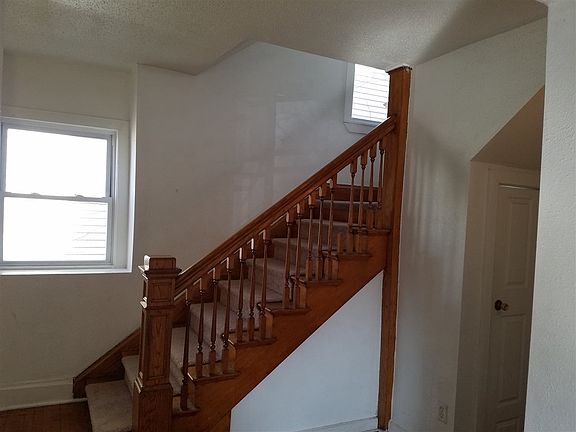 3rd image of 939 N Court St