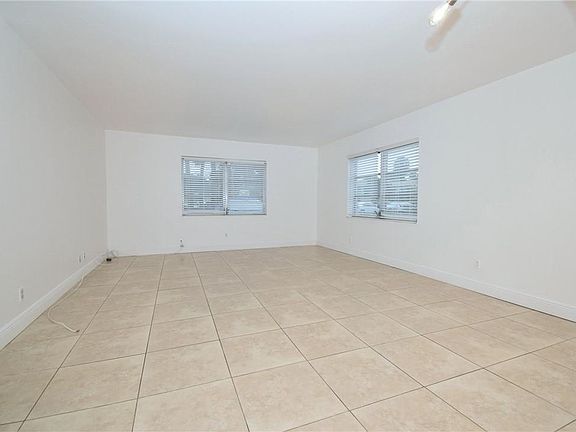 3rd image of 12 NE 19th Ct APT A201