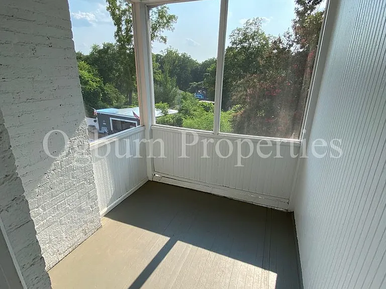 664 N Spring St — Photo 9