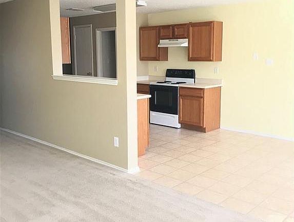 3rd image of 2513 Barksdale Dr