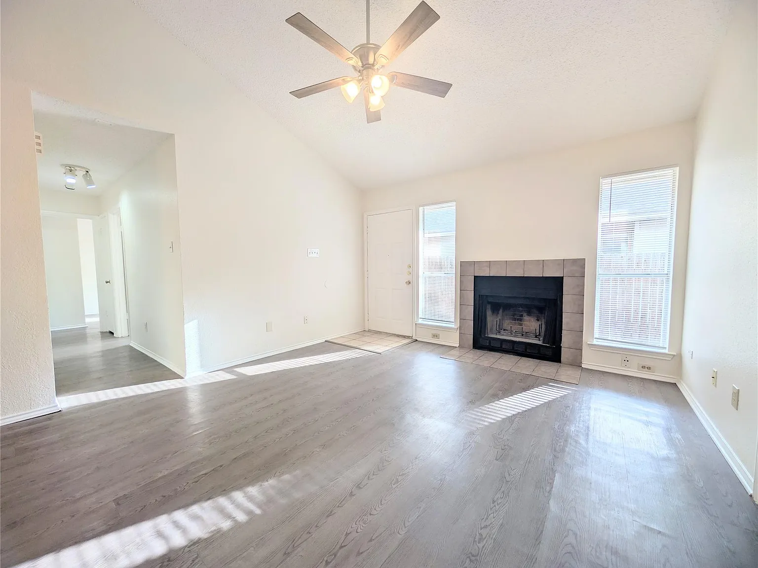 3 bed, 2.0 bath, 1106 sqft, $1,650 — Photo 4
