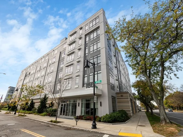 180 Telford St Unit 417, Brighton, MA 02135