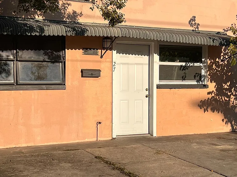 27 N San Remo Ave #A — Photo 3
