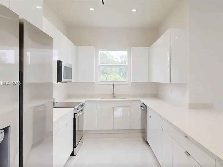 6048 Stratton Rd — Photo 11