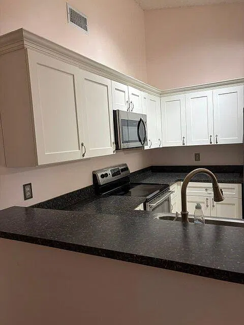 2 bed, 2.0 bath, 1169 sqft, $2,600 — Photo 2