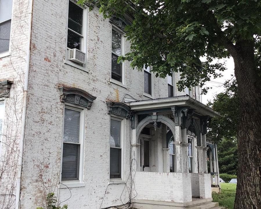 2nd image of 1085 Lincoln Way W APT 4