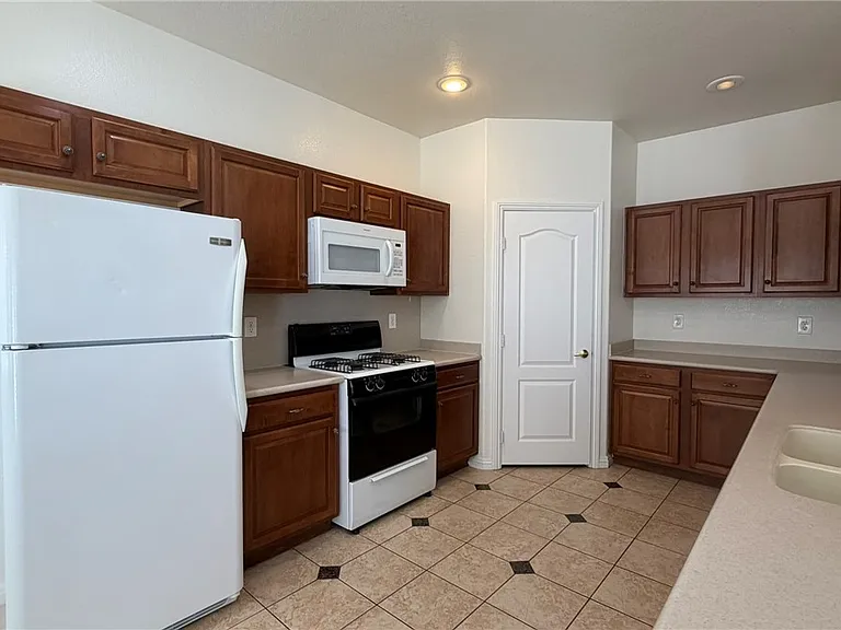 8493 Gardena Hills Ave — Photo 11