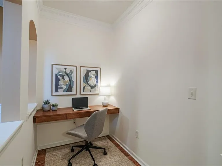 4007 Westchester Rdg NE — Photo 8