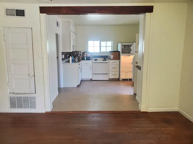 523 N Alameda Blvd #B — Photo 9