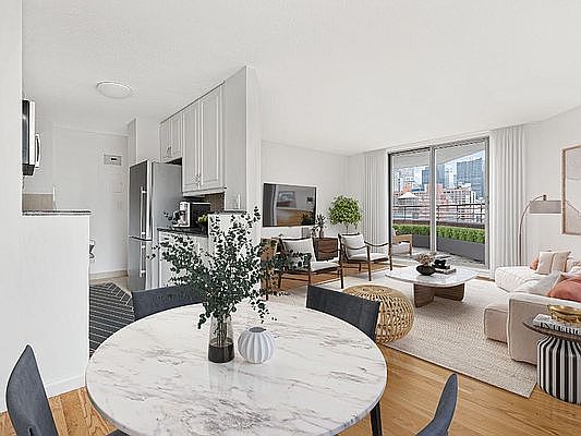 3rd image of 491 2nd Ave #3R