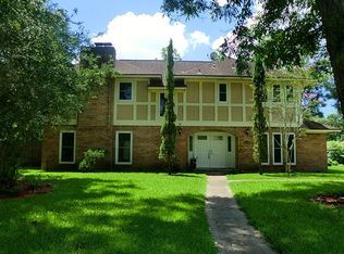 109 Banyan Dr, Lake Jackson, TX 77566