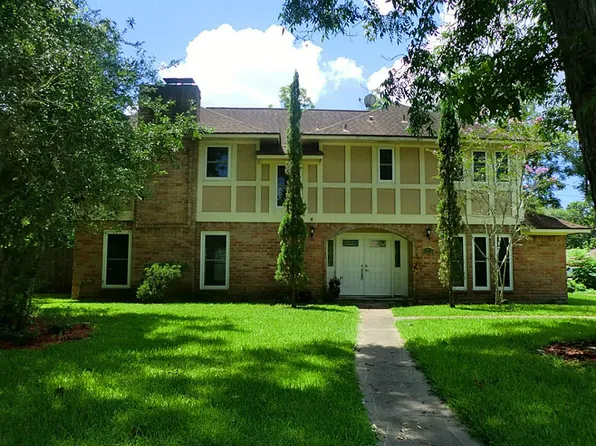 109 Banyan Dr, Lake Jackson, TX 77566