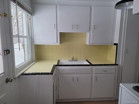 5th image of 1515 W Farnum Ave