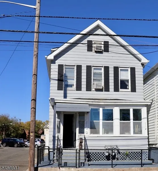 1 bed, 1.0 bath, $2,100 — Photo 1