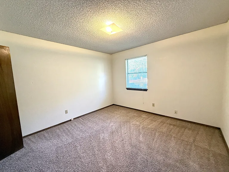 2208 Shenandoah Dr — Photo 13
