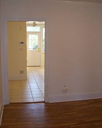 Dining room to kitchen