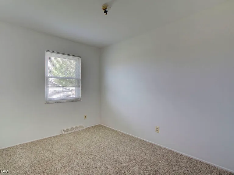 1445 Hyde Park Ave — Photo 10