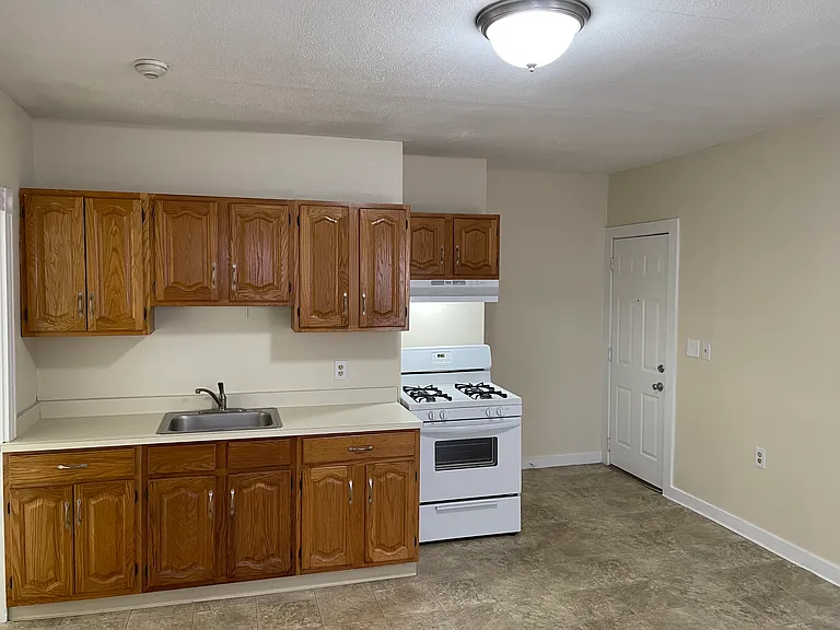 289 Cottage St #2L — Photo 2