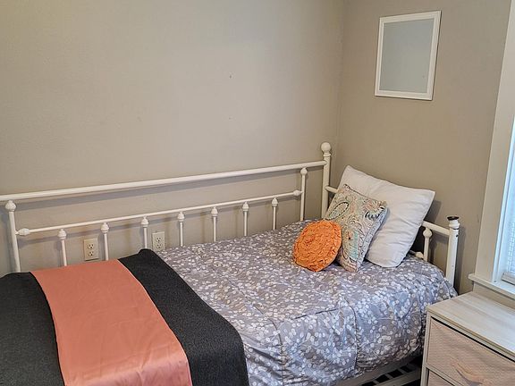 2nd image of 3014 1st Ave
