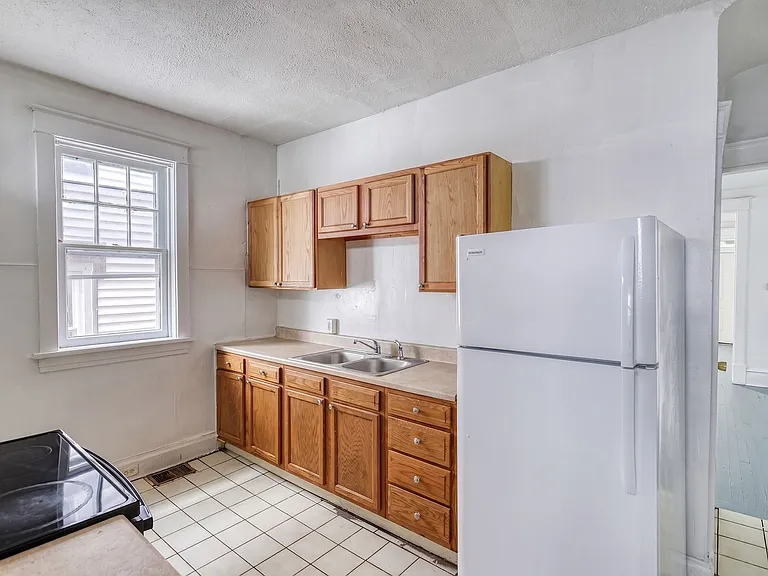 339 Emerald St — Photo 8