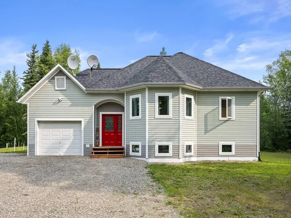 2648 Lee Ln, North Pole, AK 99705